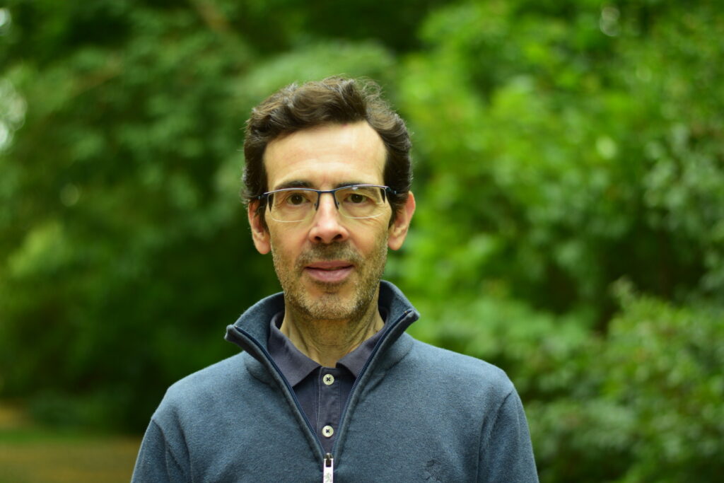 Künstler Santiago Alarcó Portrait