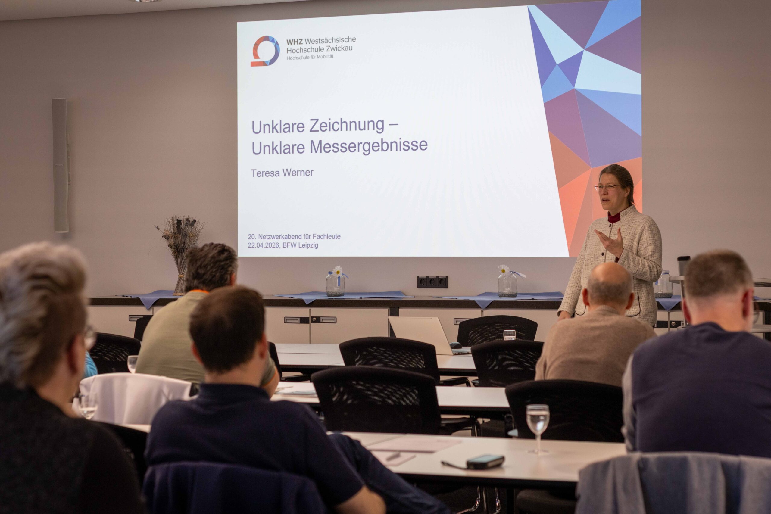 Prof. Dr. Teresa Werner leitet in ihr Referat zum 20. Netzwerkabend für Fachleute aus den Bereichen Konstruktion und Qualitätssicherung im BFW Leipzig ein.